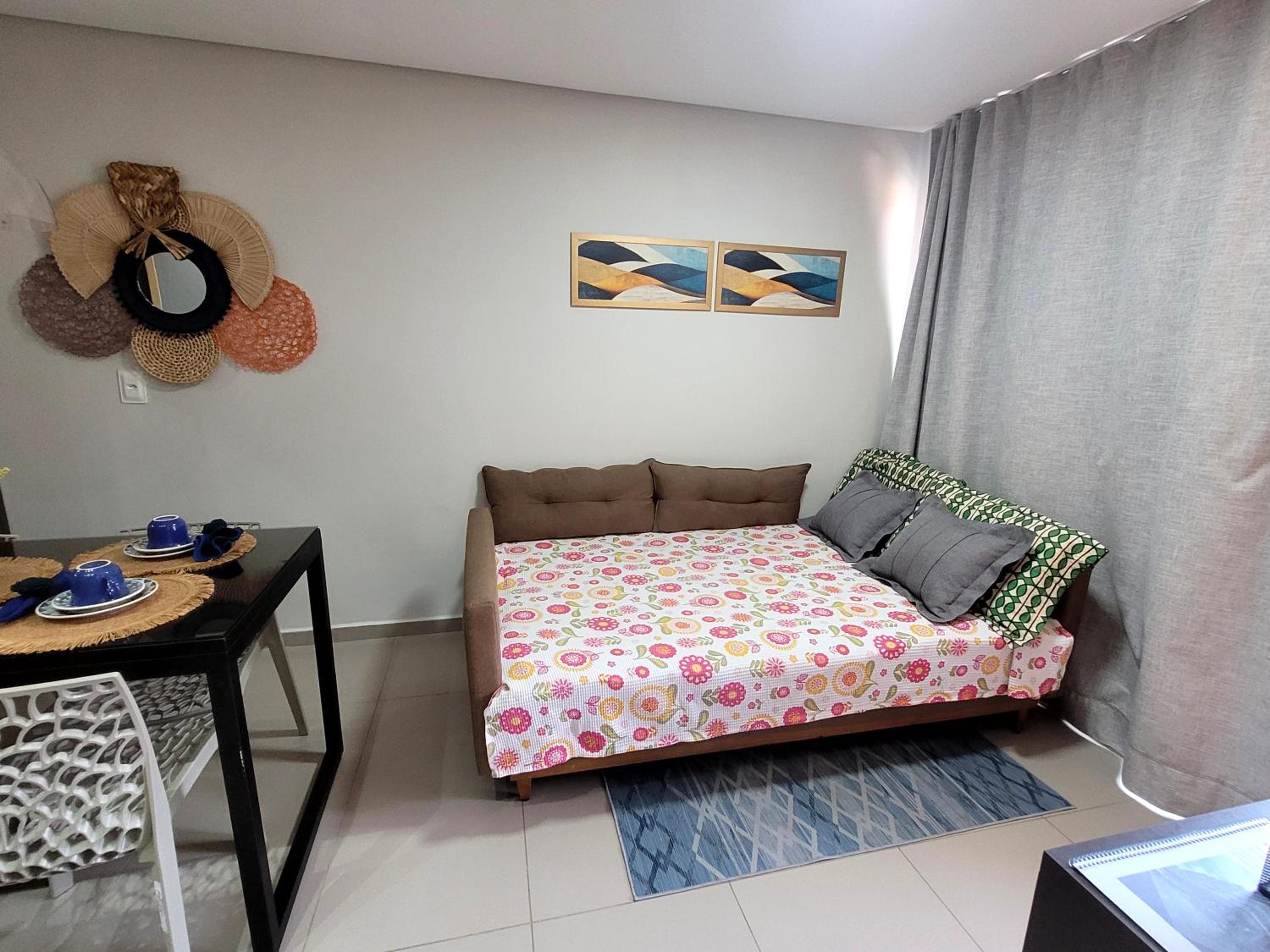 Flat com dois quartos na praia do Cabo Branco - climatizado e completo