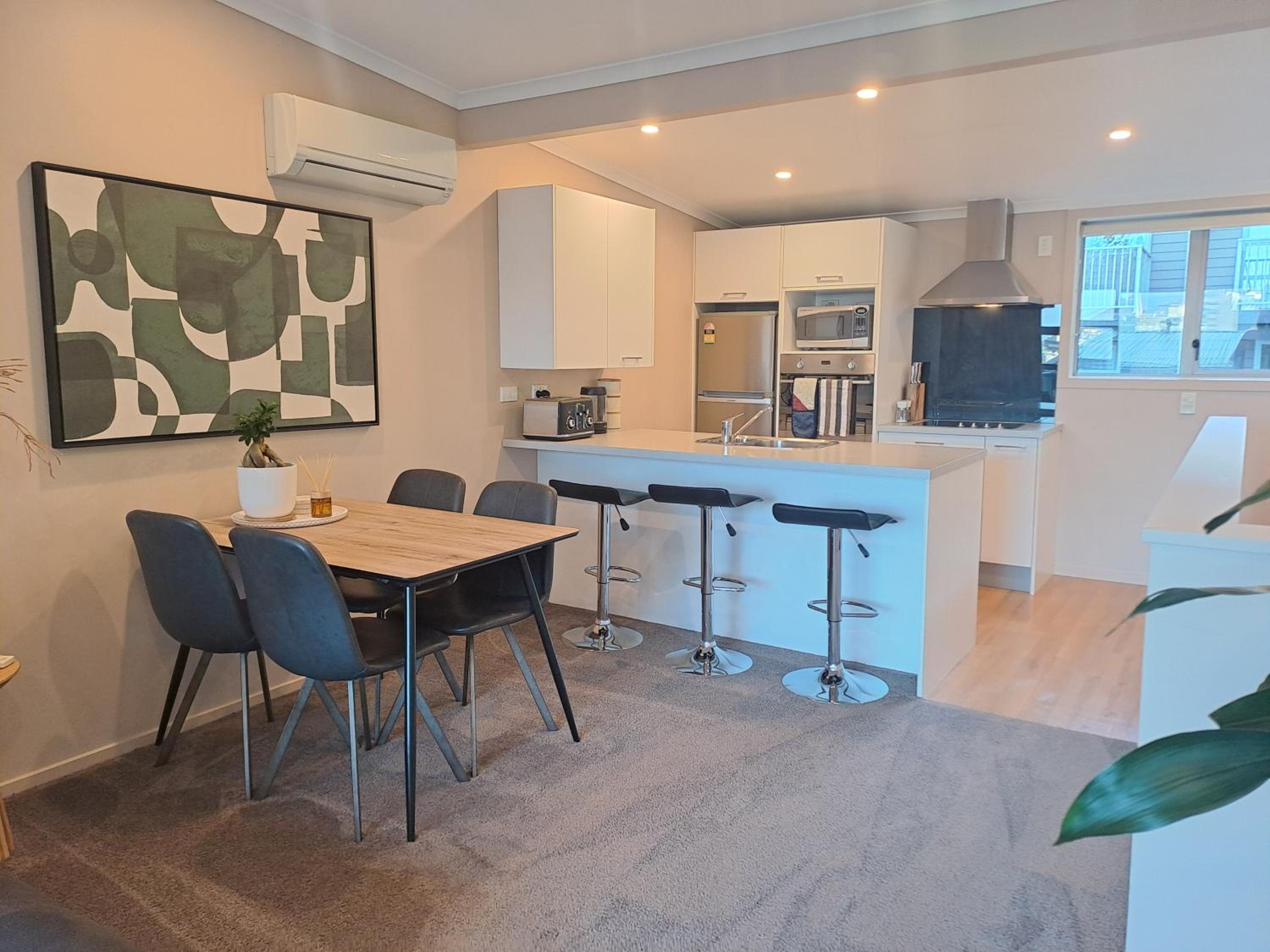 Stylish City Pad Luxe, Comfy, Central view 2