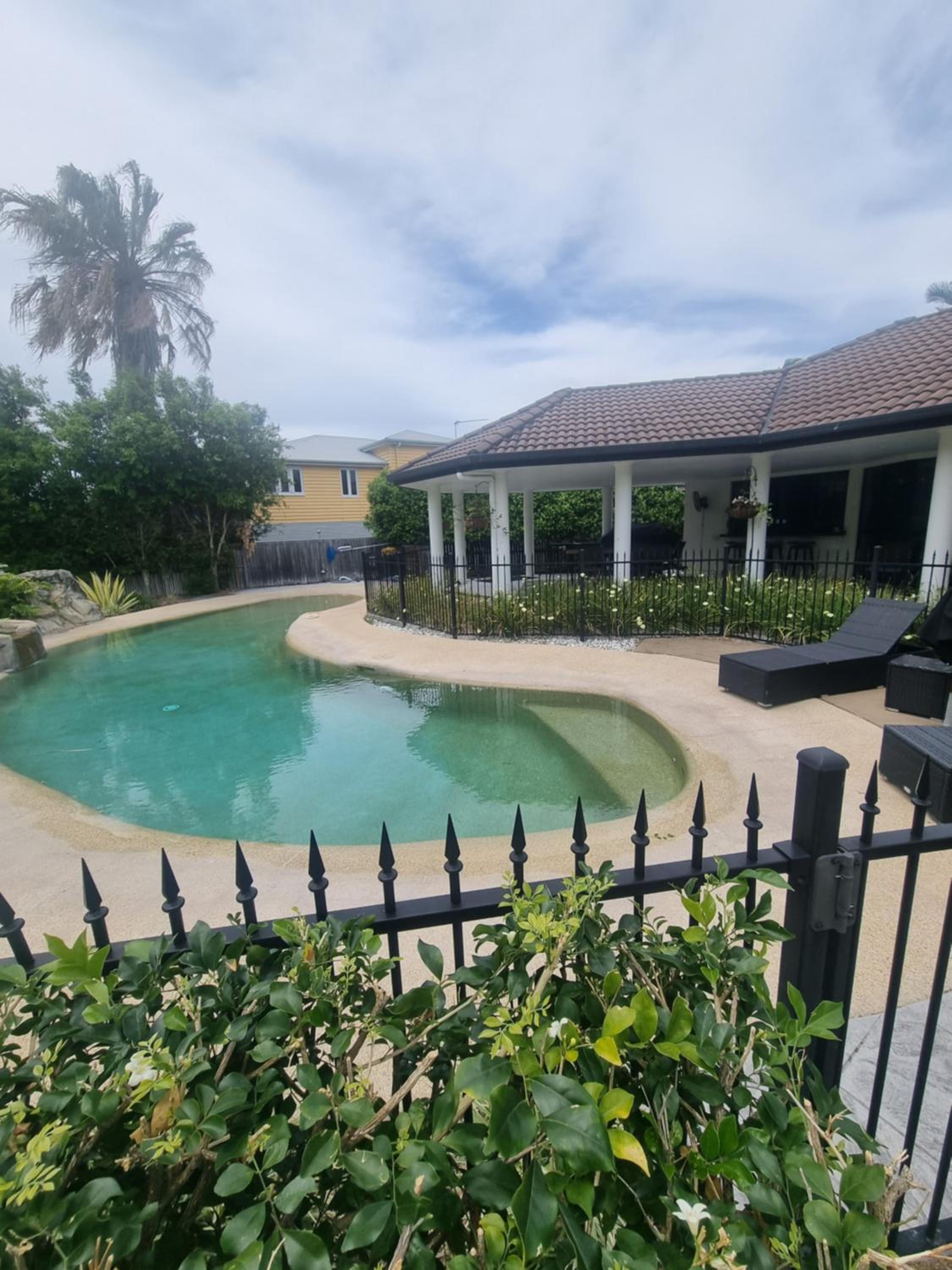Urangan Vacations - Luxury Beachfront home in Hervey Bay - Property Image 2