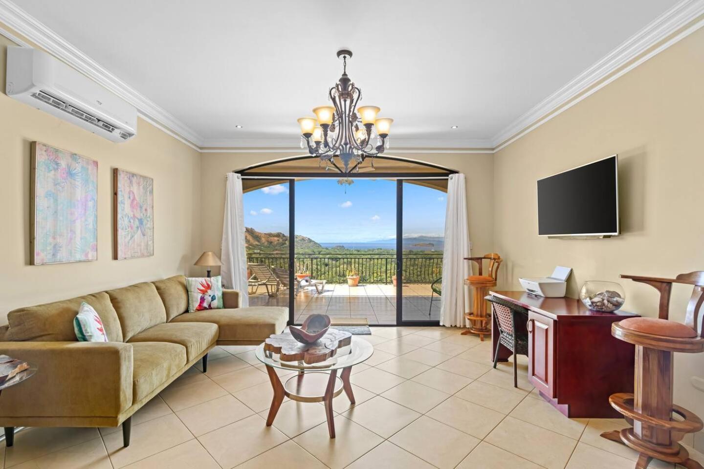 Majestic Oceanview Condo with King Beds