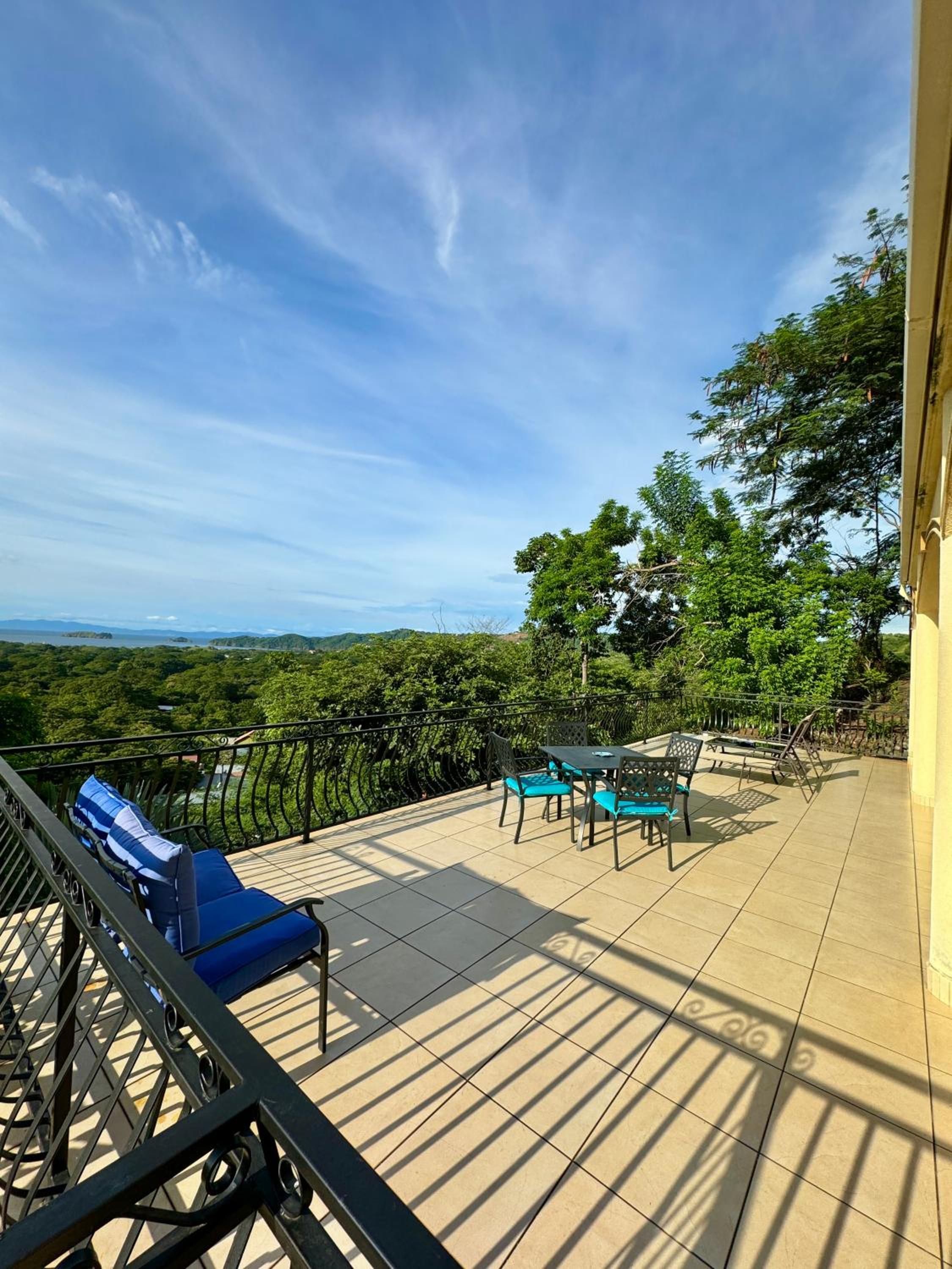 Majestic Oceanview Condo with King Beds
