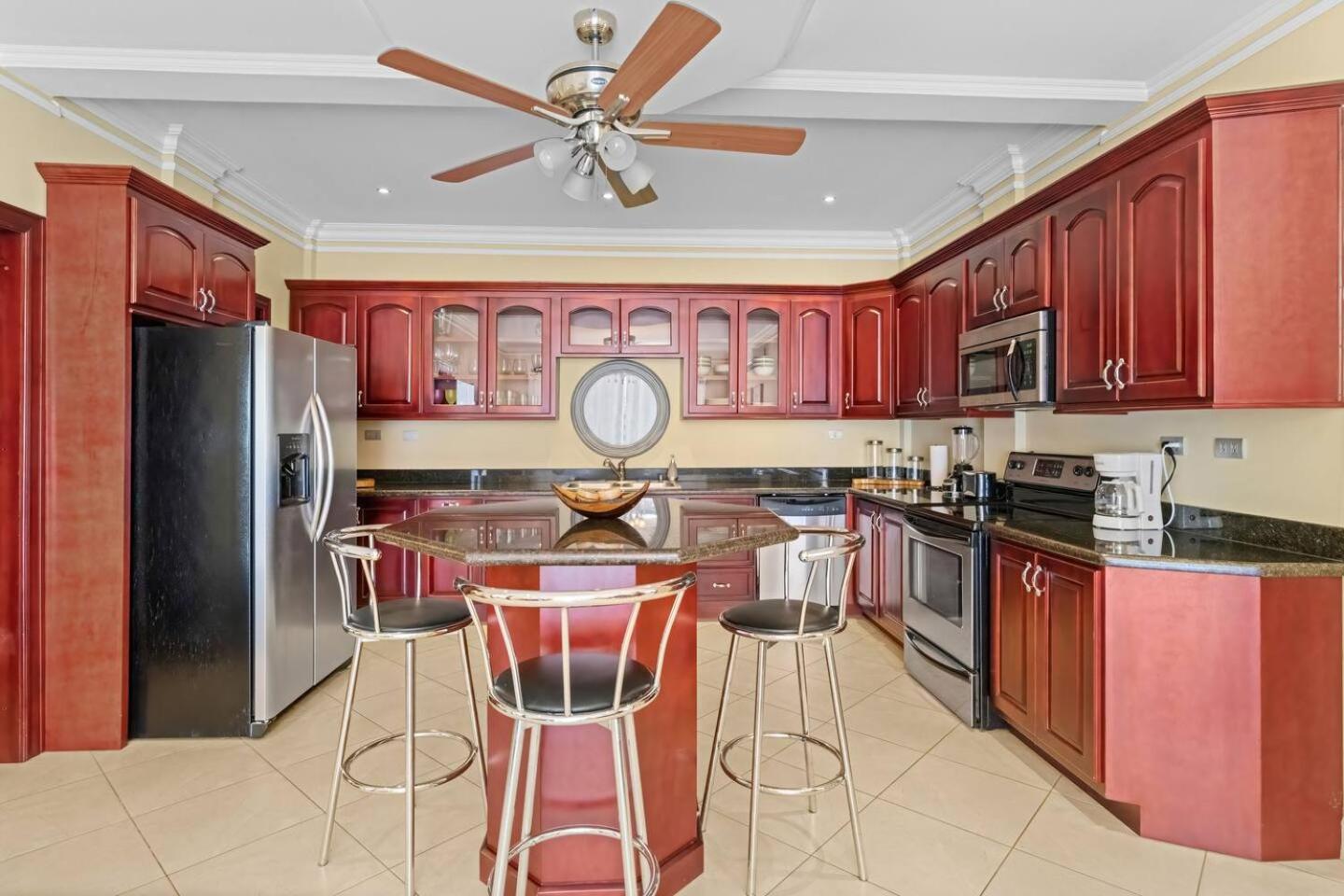 Majestic Oceanview Condo with King Beds