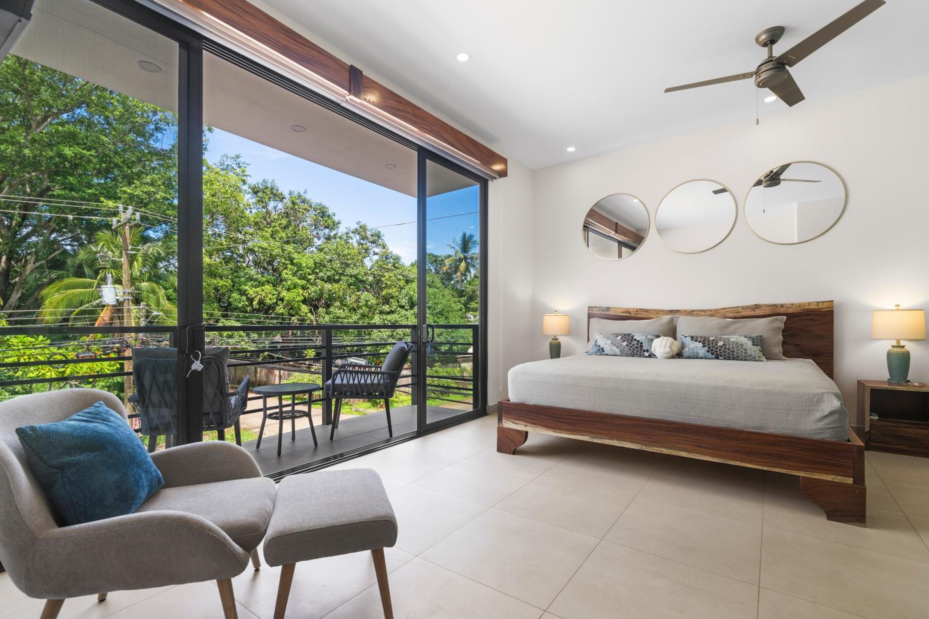 Three Bedroom Paradise Villa Across The Beach