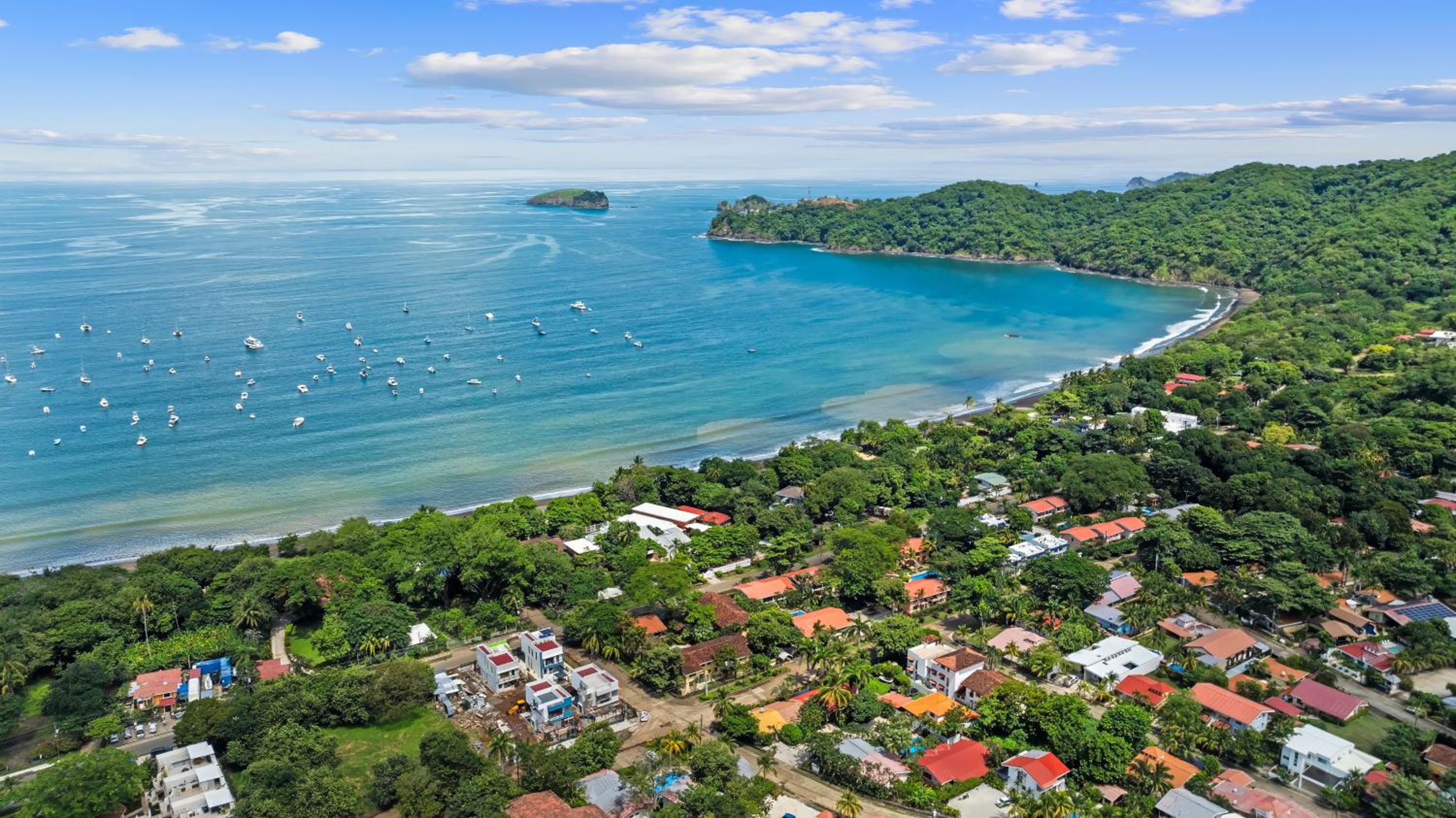 Three Bedroom Paradise Villa Across The Beach