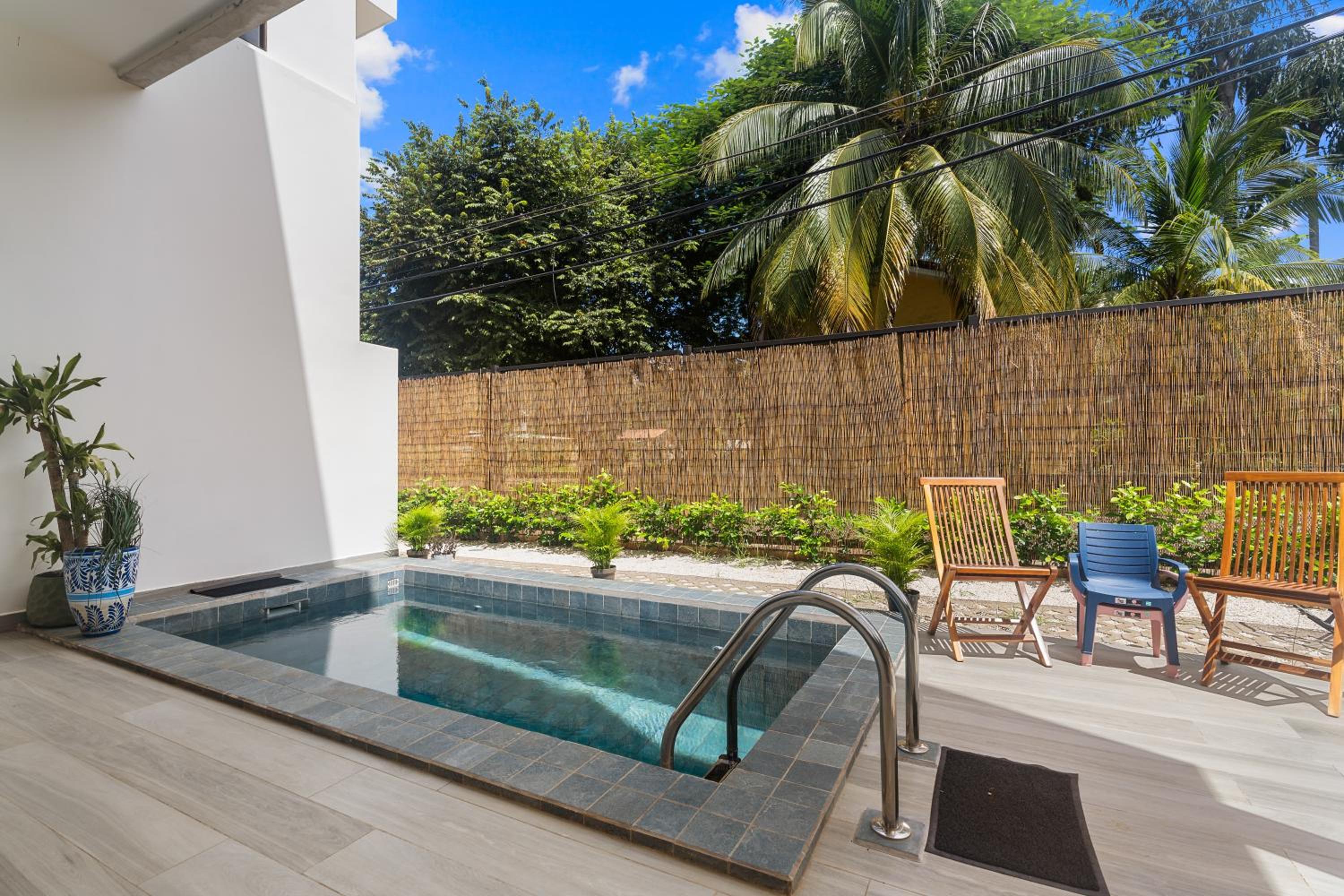Three Bedroom Paradise Villa Across The Beach