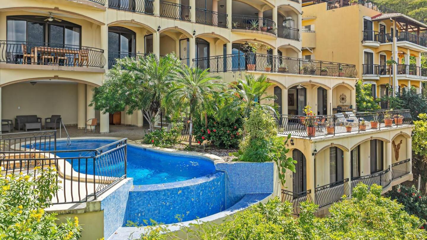 Majestic Oceanview Condo with King Beds