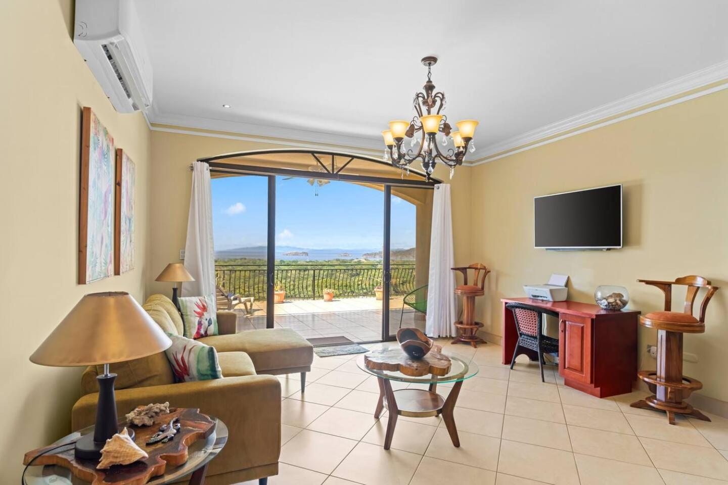 Majestic Oceanview Condo with King Beds