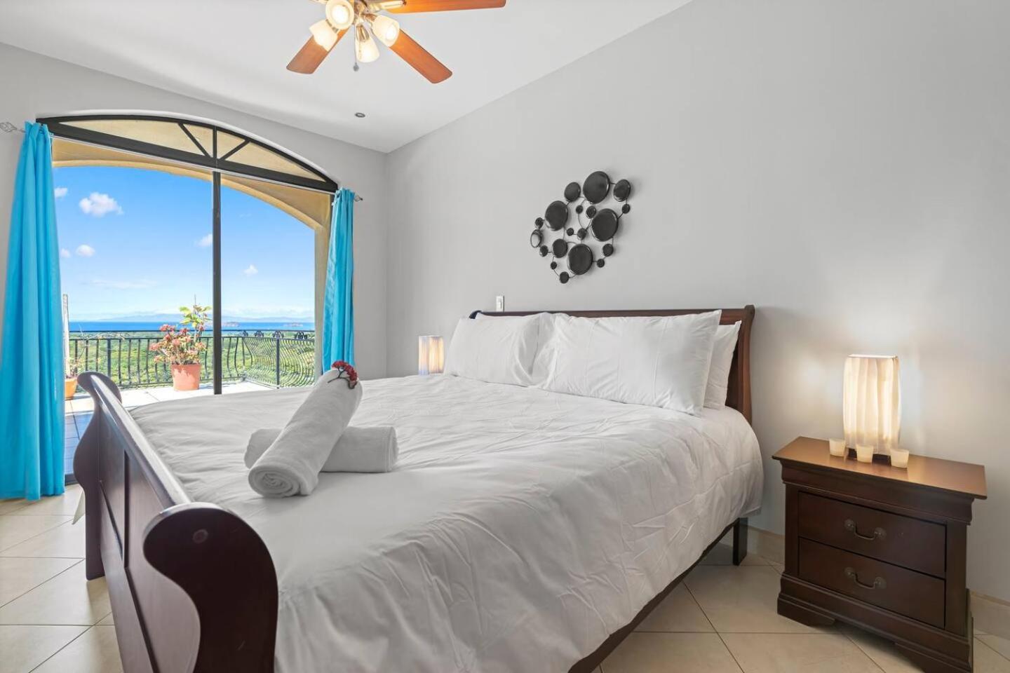 Majestic Oceanview Condo with King Beds