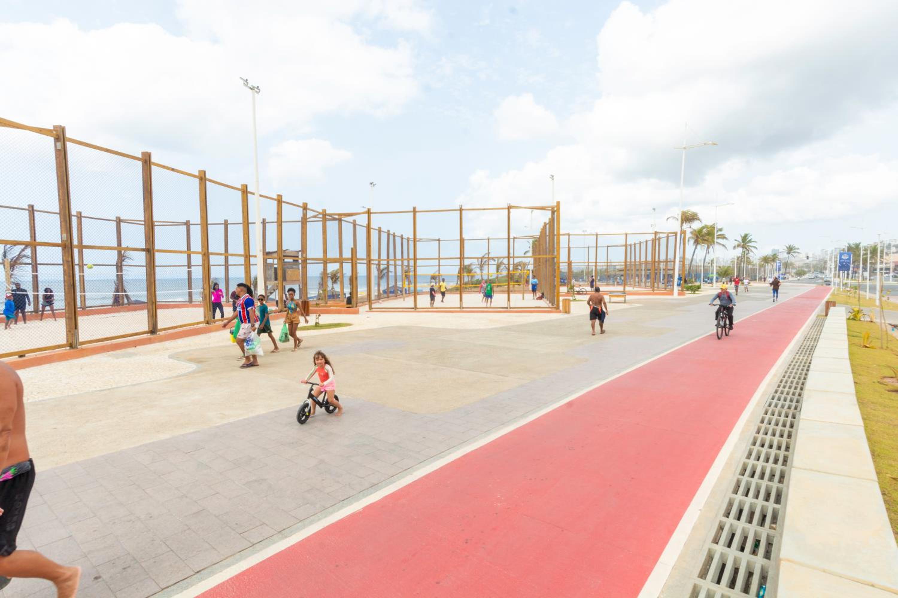 Luxo na Praia com Piscina, Ar e Garagem