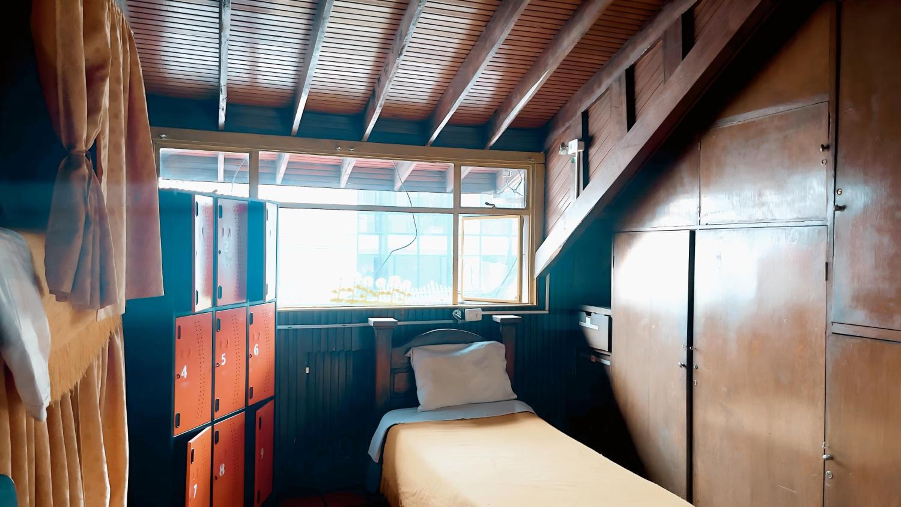 82Hostel