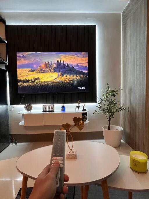 BALAY MULANO at FAME RESIDENCES MANDALUYONG CITY l with balcony pool view l 200mbps wifi view 2