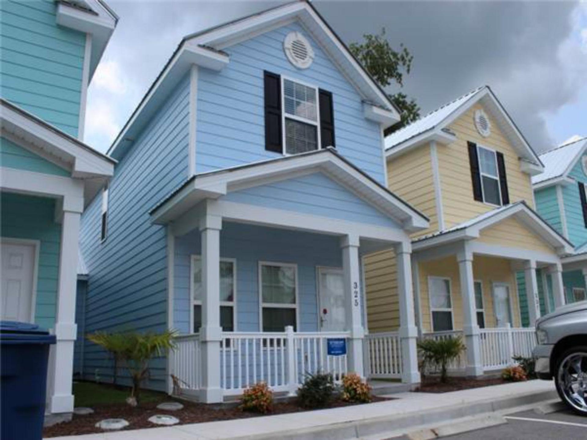 Comfortable 2-BR Cottage, 2 Blocks To Beach view 2