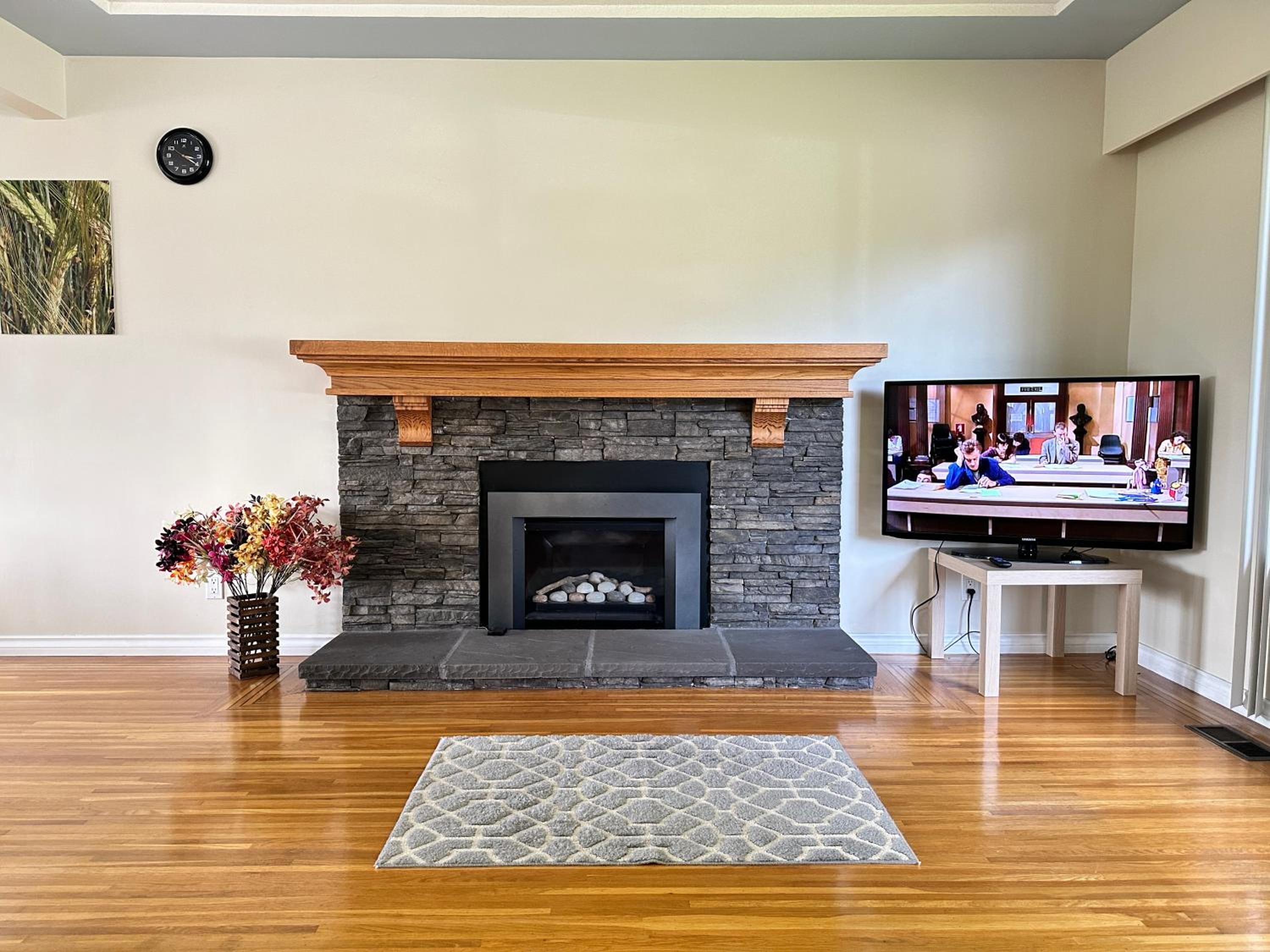 Entire house 2B2B with Gardenview near SFU Skytrain - Property Image 13