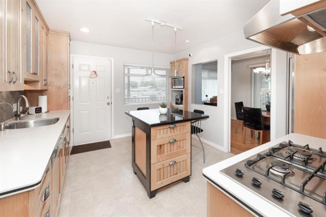 Entire house 2B2B with Gardenview near SFU  Skytrain - Property Image 6