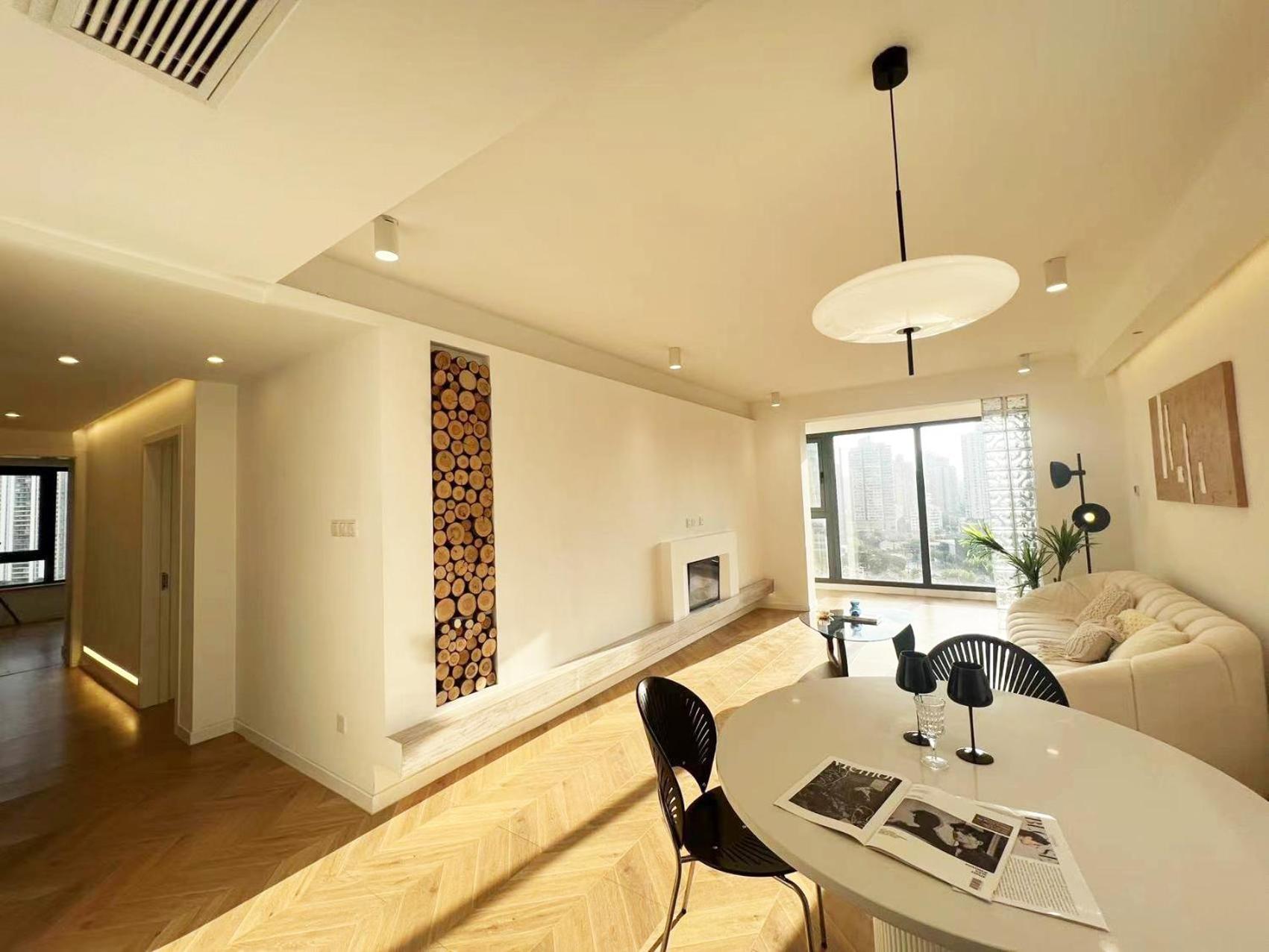 Molly House- Near Nanjing East Road,2-Bedrooms with Elevator, 2 bathrooms,1 bathtub , Near the subway