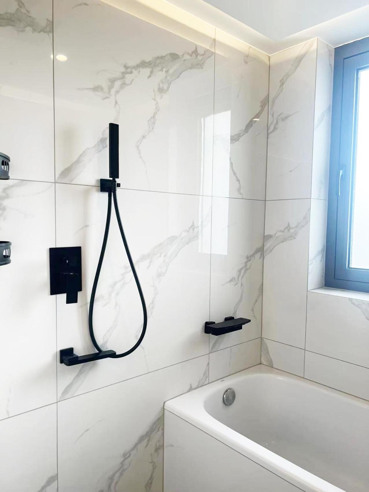 Molly House- Near Nanjing East Road,2-Bedrooms with Elevator, 2 bathrooms,1 bathtub , Near the subway