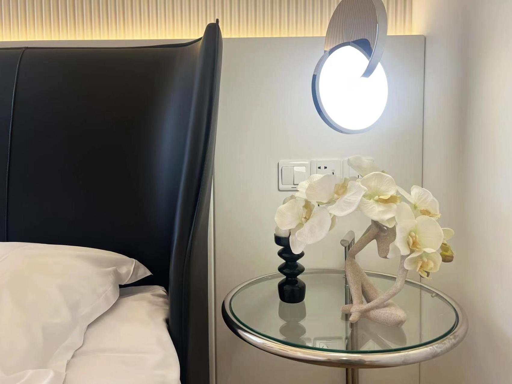 Molly House- Near Nanjing East Road,2-Bedrooms with Elevator, 2 bathrooms,1 bathtub , Near the subway