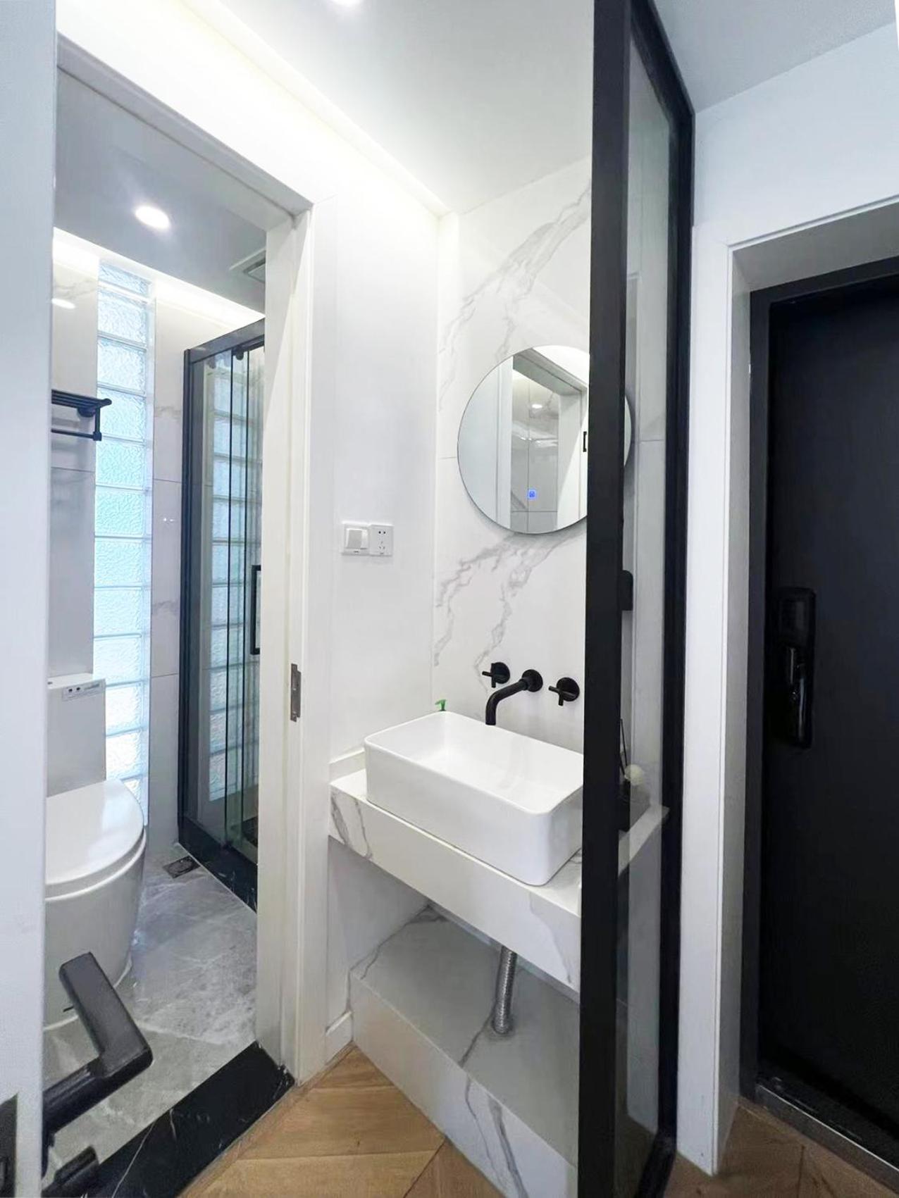 Molly House- Near Nanjing East Road,2-Bedrooms with Elevator, 2 bathrooms,1 bathtub , Near the subway