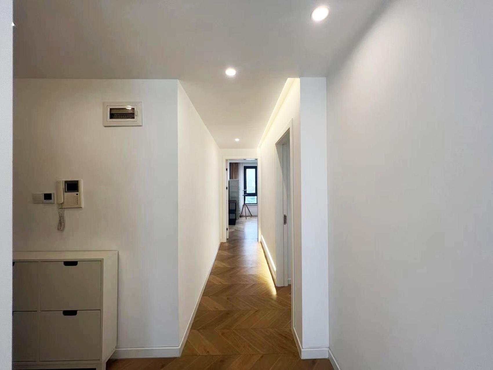 Molly House- Near Nanjing East Road,2-Bedrooms with Elevator, 2 bathrooms,1 bathtub , Near the subway