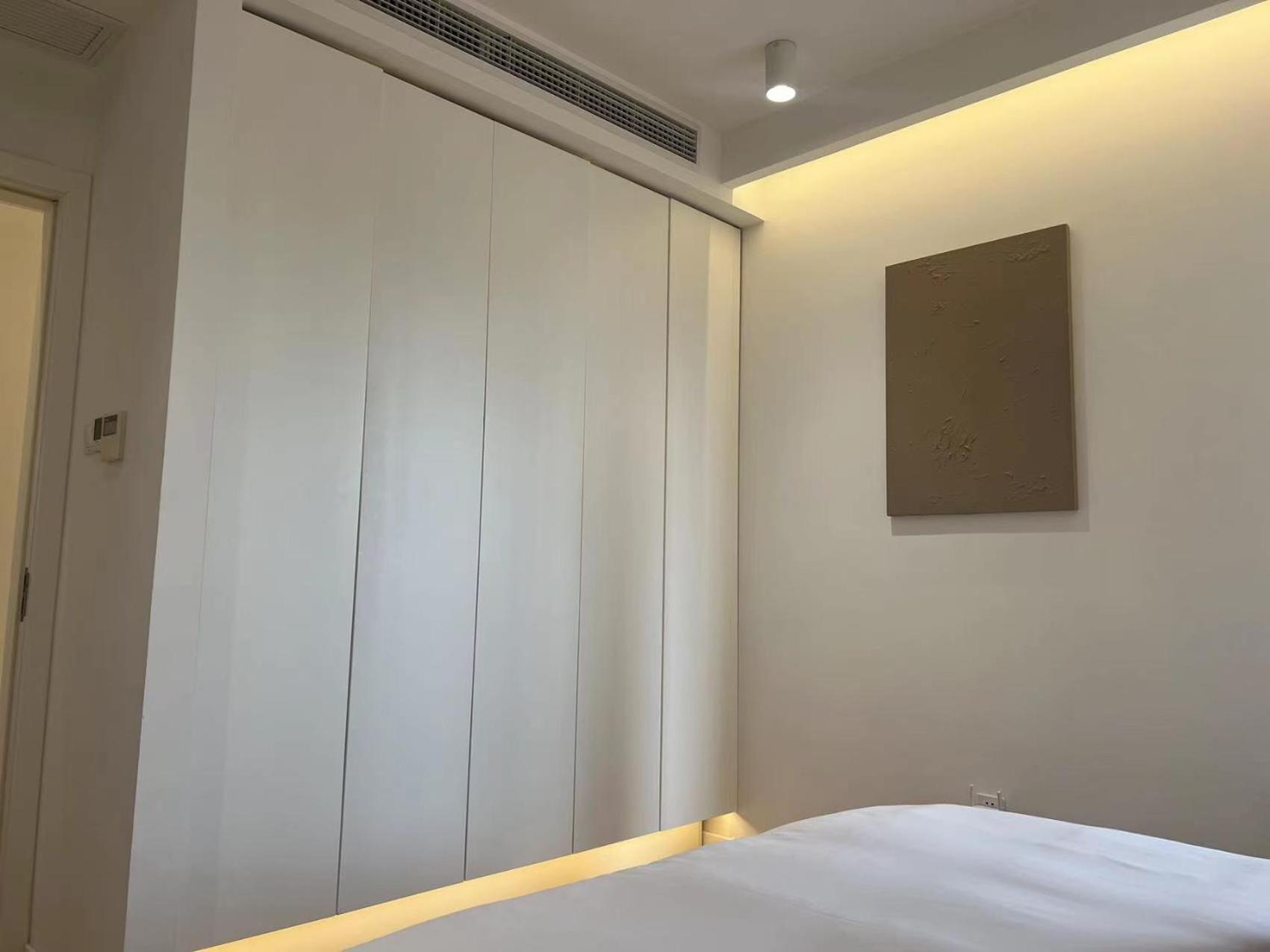 Molly House- Near Nanjing East Road,2-Bedrooms with Elevator, 2 bathrooms,1 bathtub , Near the subway