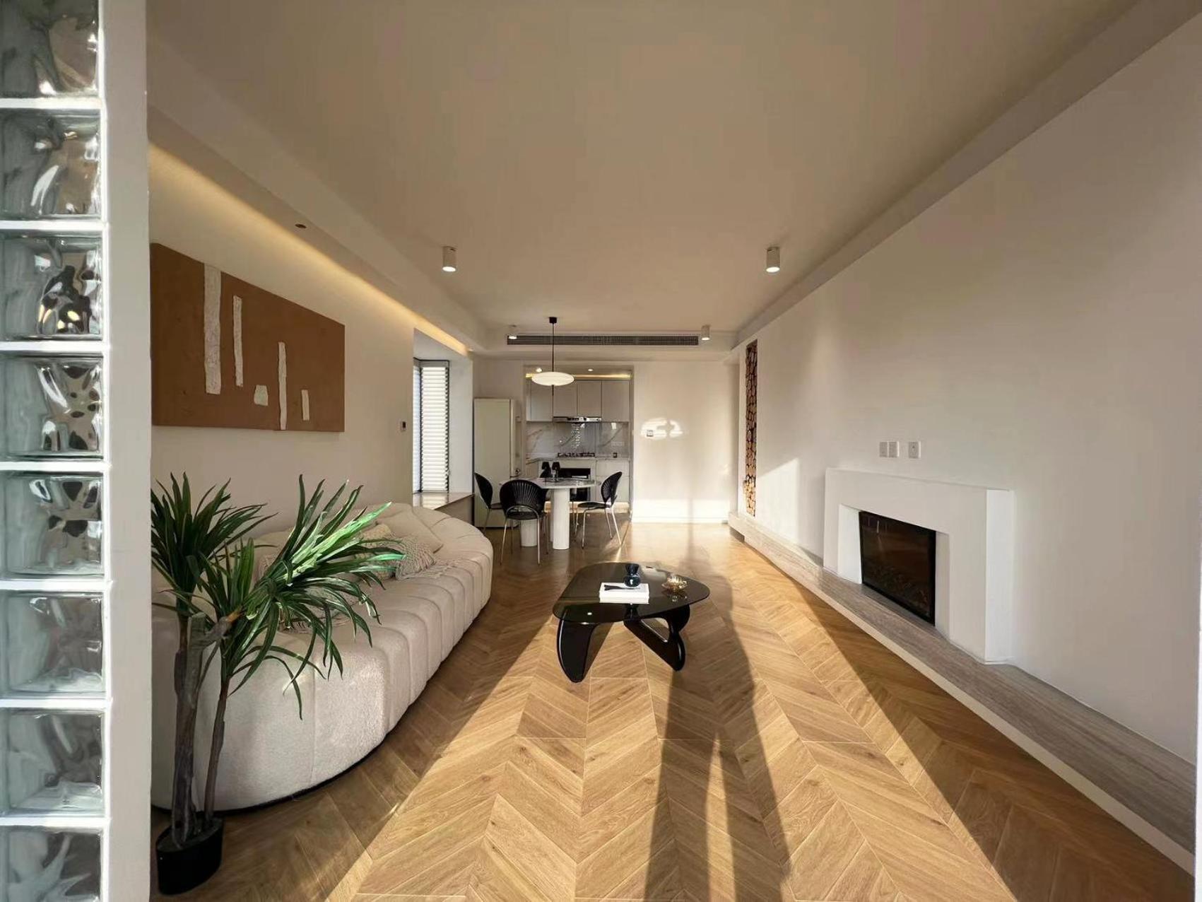 Molly House- Near Nanjing East Road,2-Bedrooms with Elevator, 2 bathrooms,1 bathtub , Near the subway