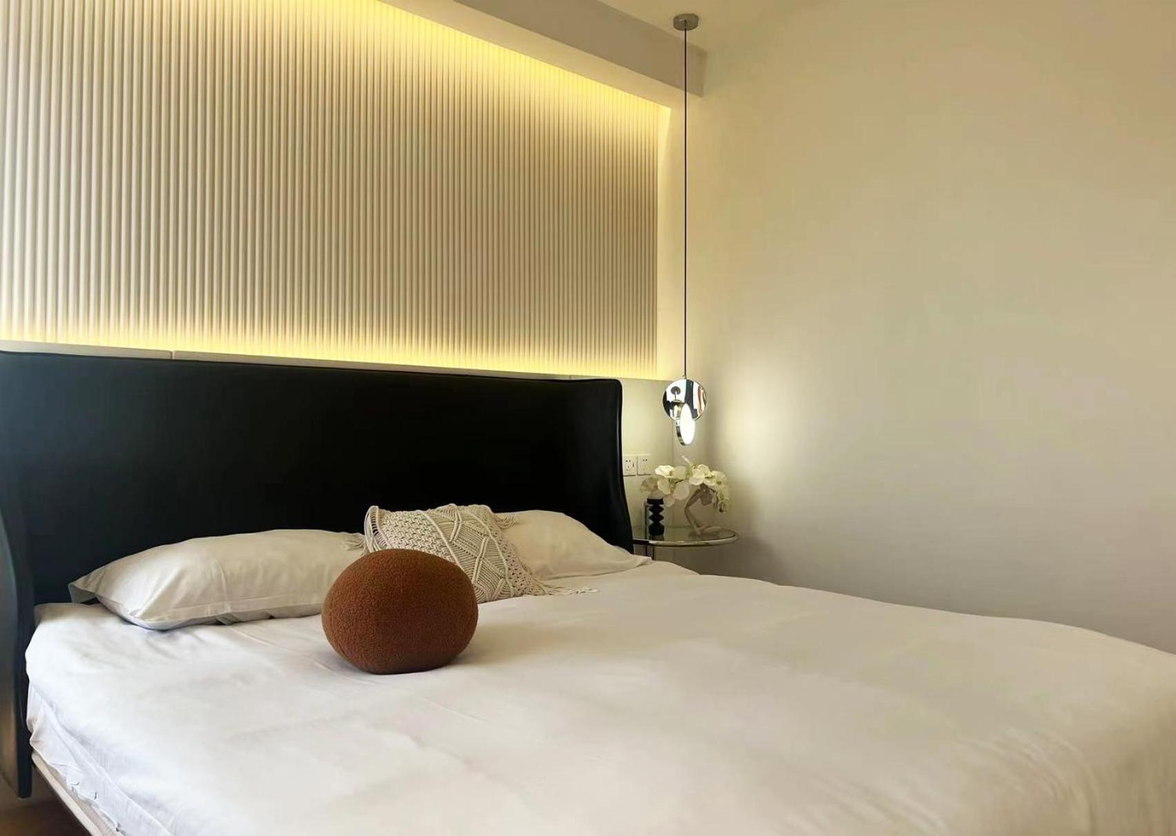 Molly House- Near Nanjing East Road,2-Bedrooms with Elevator, 2 bathrooms,1 bathtub , Near the subway