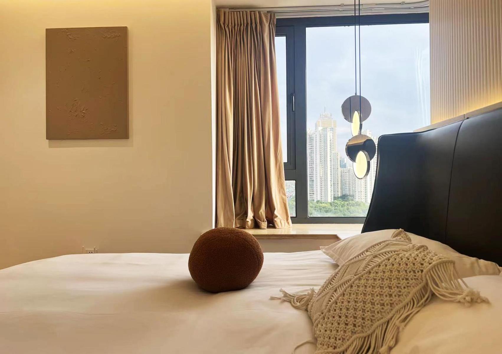 Molly House- Near Nanjing East Road,2-Bedrooms with Elevator, 2 bathrooms,1 bathtub , Near the subway