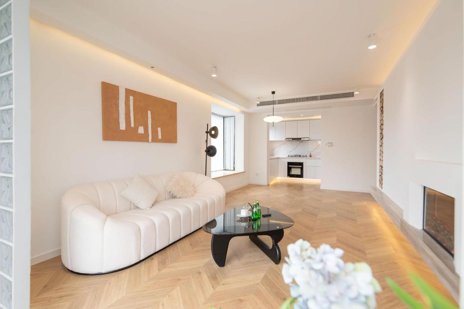 Molly House- Near Nanjing East Road,2-Bedrooms with Elevator, 2 bathrooms,1 bathtub , Near the subway