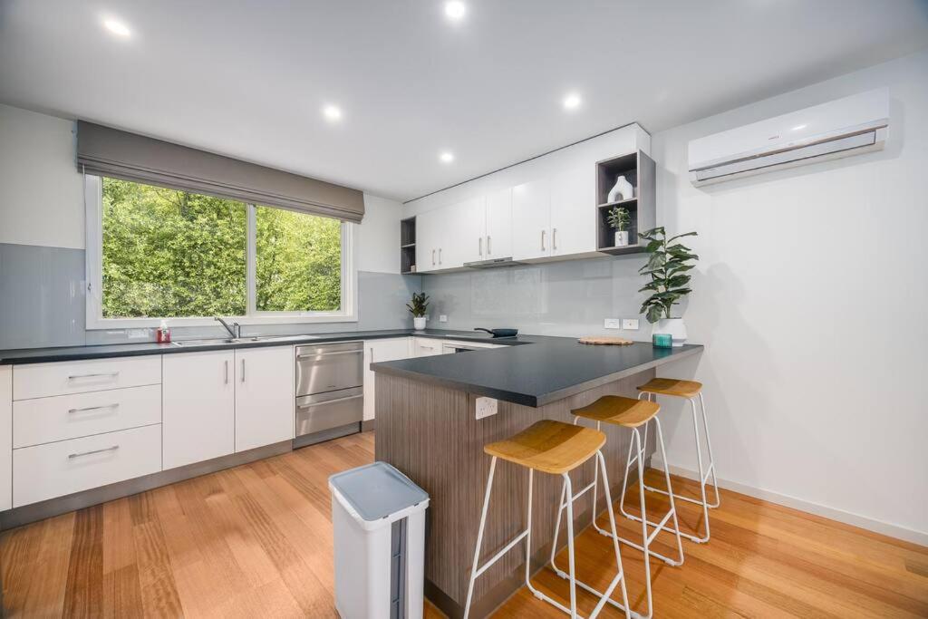 Modern 2 BRM Cottage at Eastland Ringwood