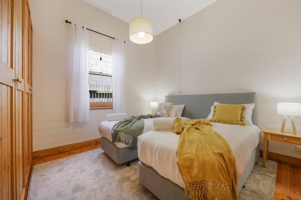 Spacious four bedroom central house sleeps 8