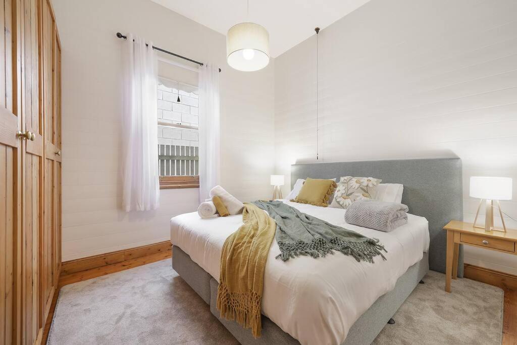 Spacious four bedroom central house sleeps 8