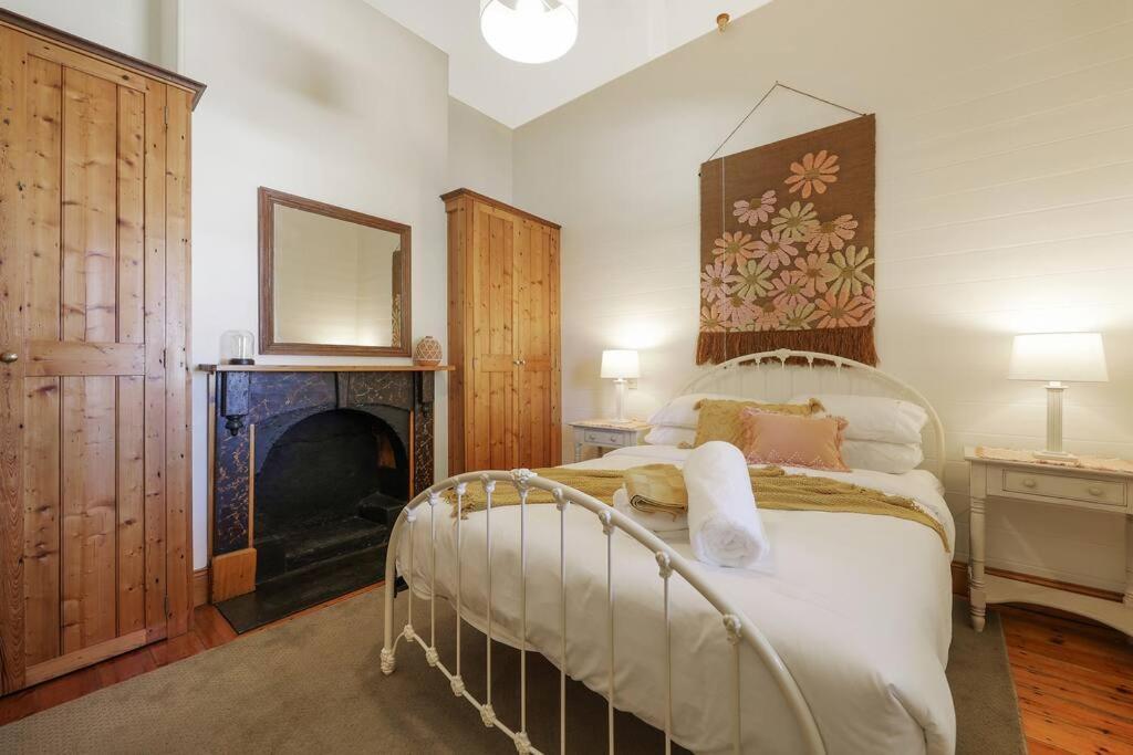 Spacious four bedroom central house sleeps 8