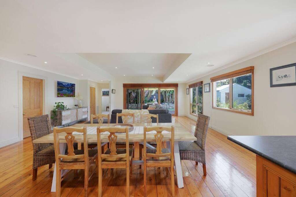 Spacious four bedroom central house sleeps 8