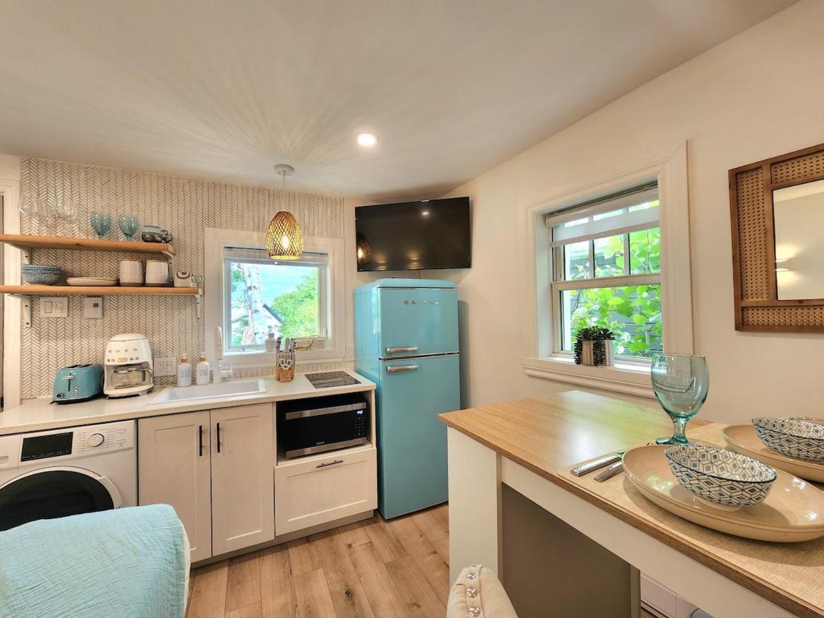 Boho Chic Tiny House - Hot Tub EV Chrger & Parking
