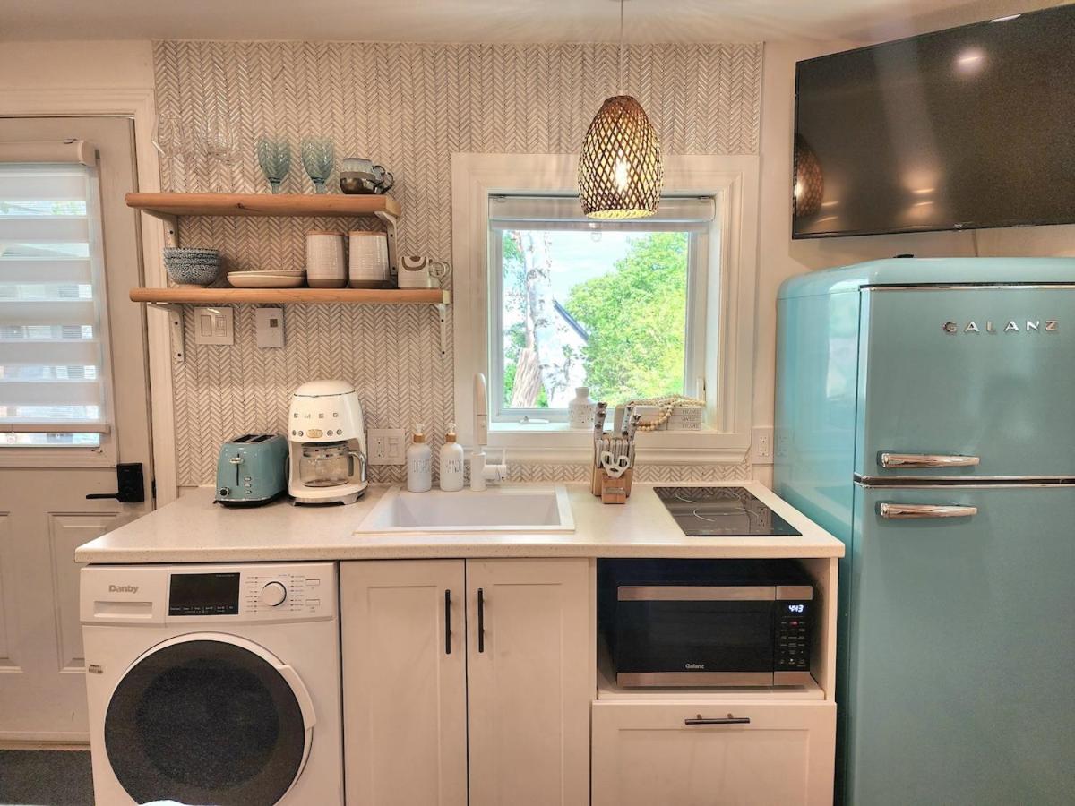 Boho Chic Tiny House - Hot Tub EV Chrger & Parking