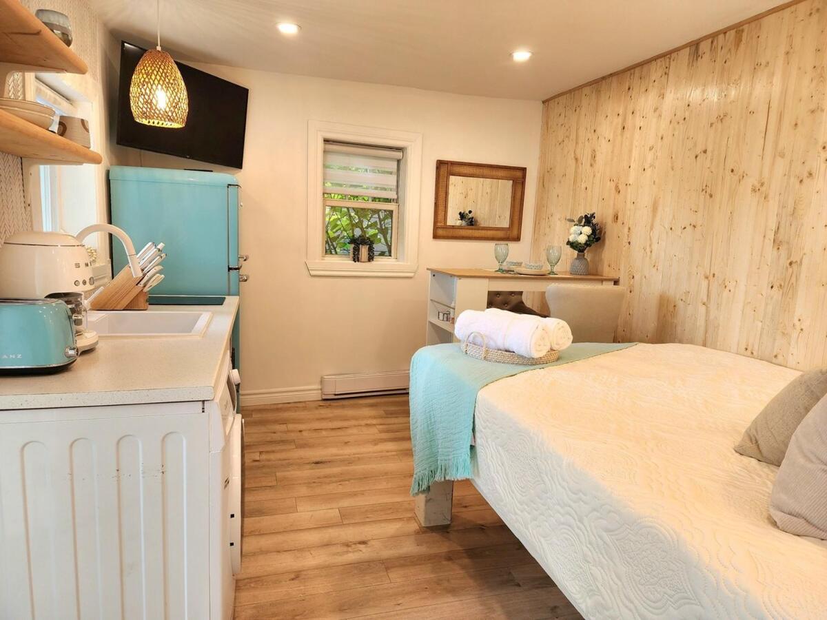 Boho Chic Tiny House - Hot Tub EV Chrger & Parking
