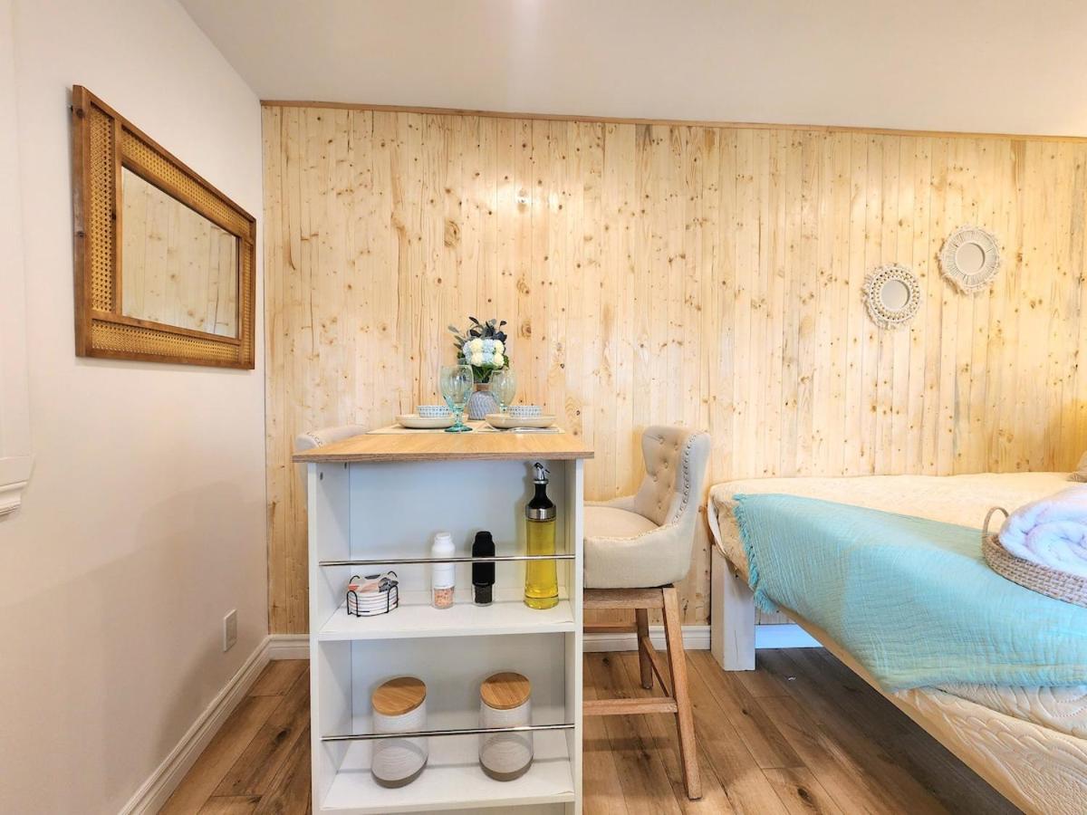 Boho Chic Tiny House - Hot Tub EV Chrger & Parking