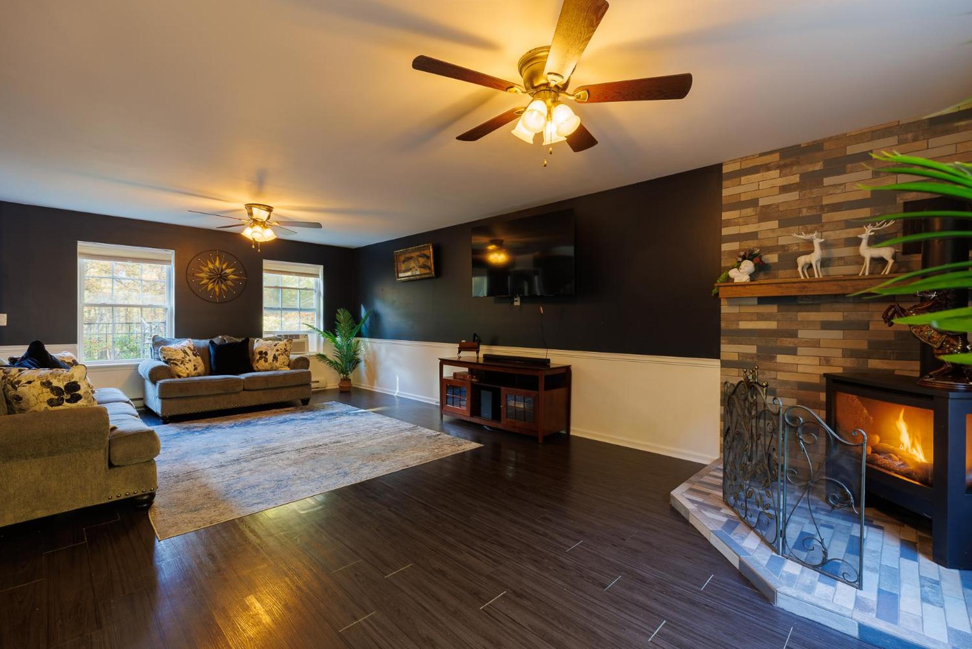 Mohawk-Kudil in Poconos ! Private Pool-Hot Tub-Lake Access-Game Room view 4