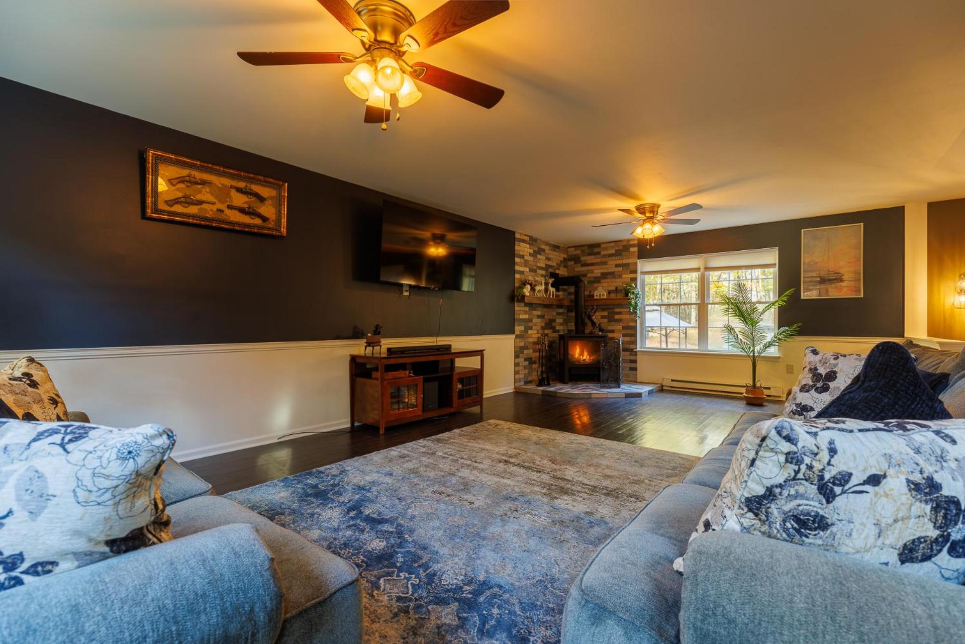 Mohawk-Kudil in Poconos ! Private Pool-Hot Tub-Lake Access-Game Room view 2