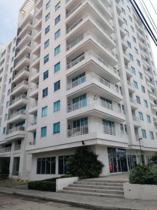 Apartamento en El Rodadero con piscina y jacuzzi