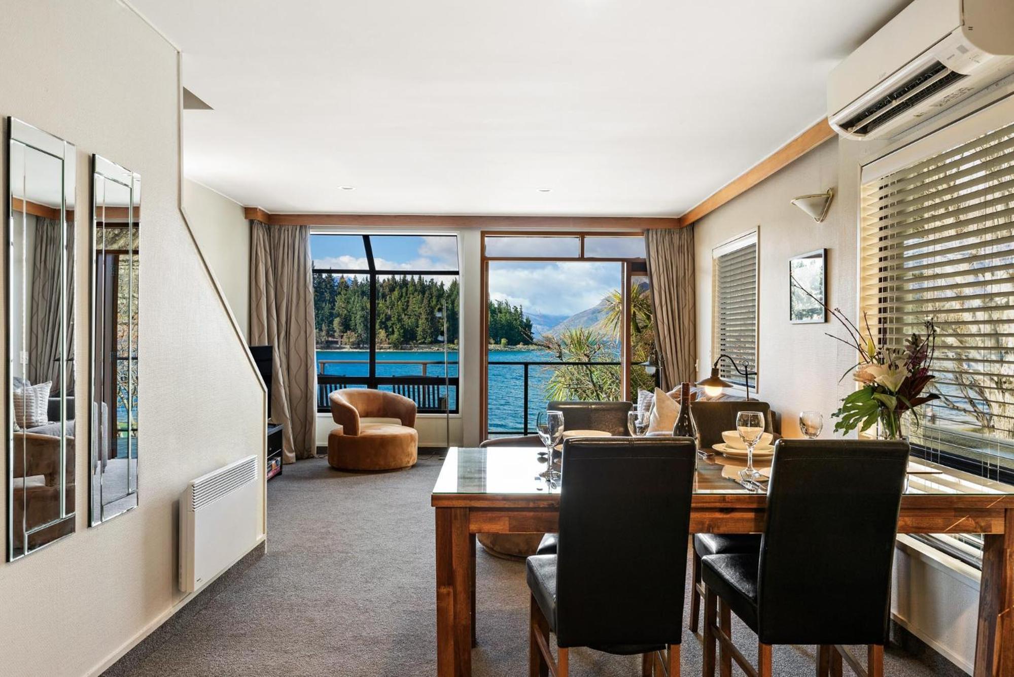 Lodges 1 - Lake Front view 5