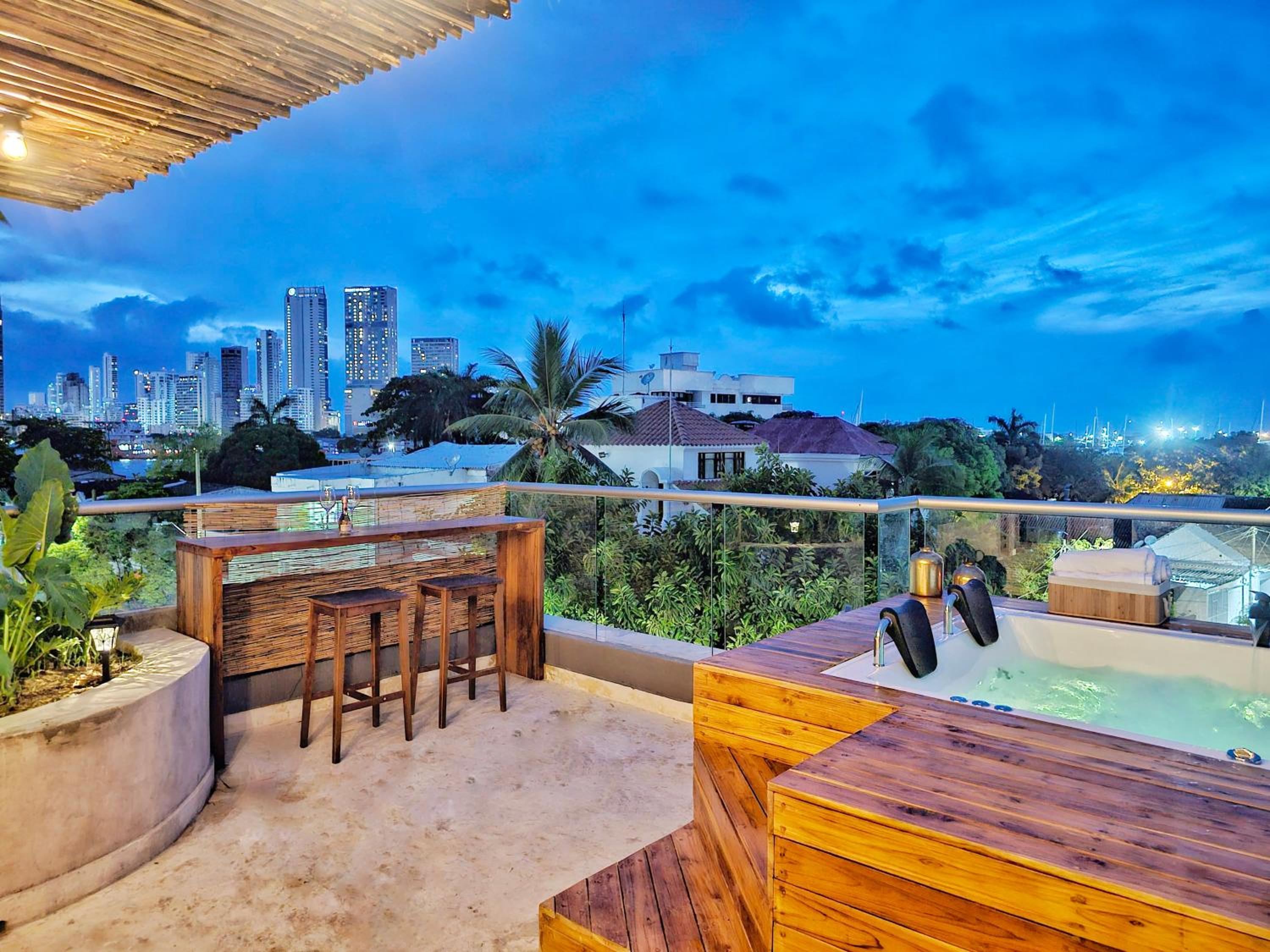 Casa Bambu 4Floors Jacusi & View - nearby Old City