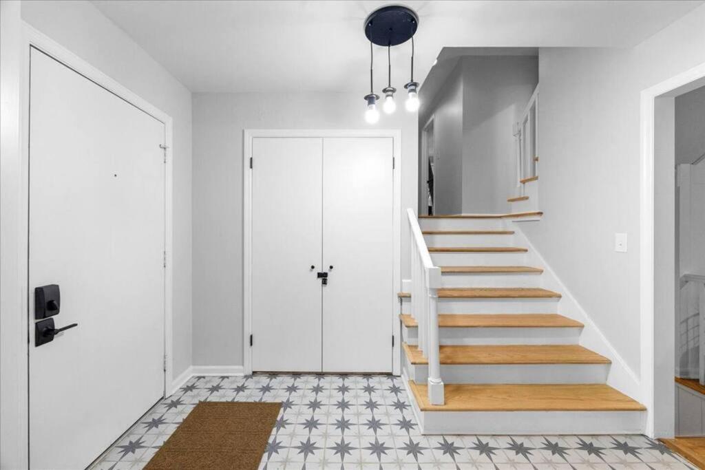 Light Bright OP Remodeled Home 4BD 2BTH - Property Image 30