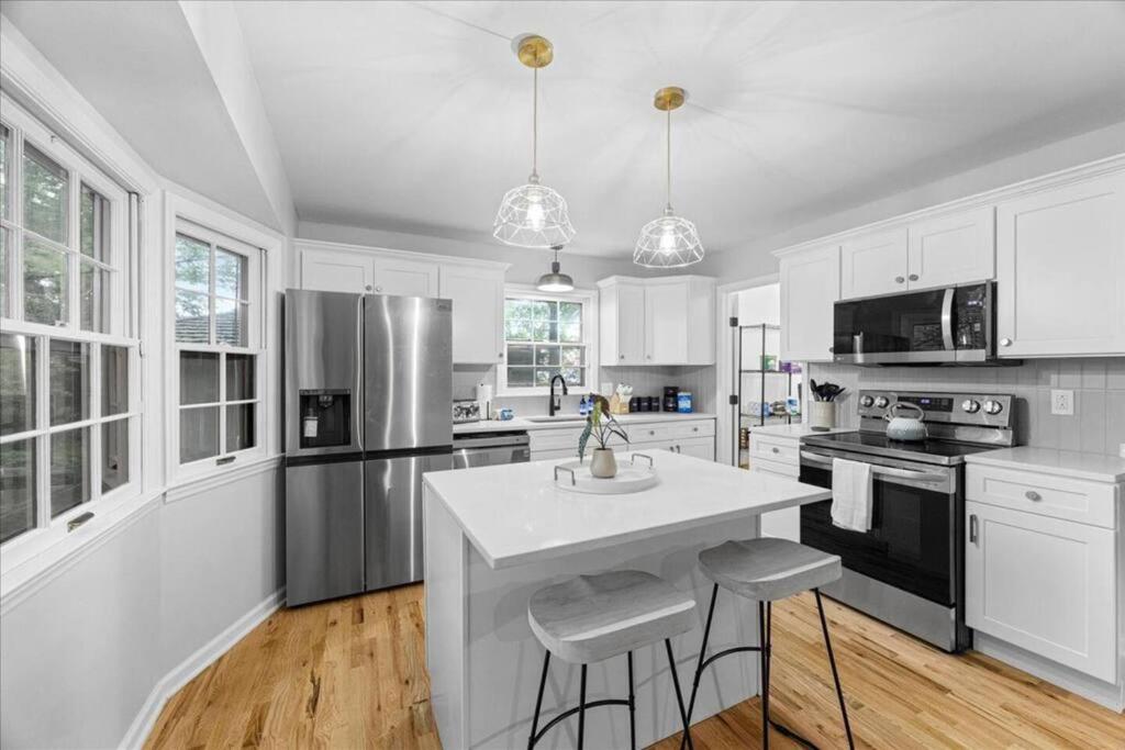 Light Bright OP Remodeled Home 4BD 2BTH - Property Image 31