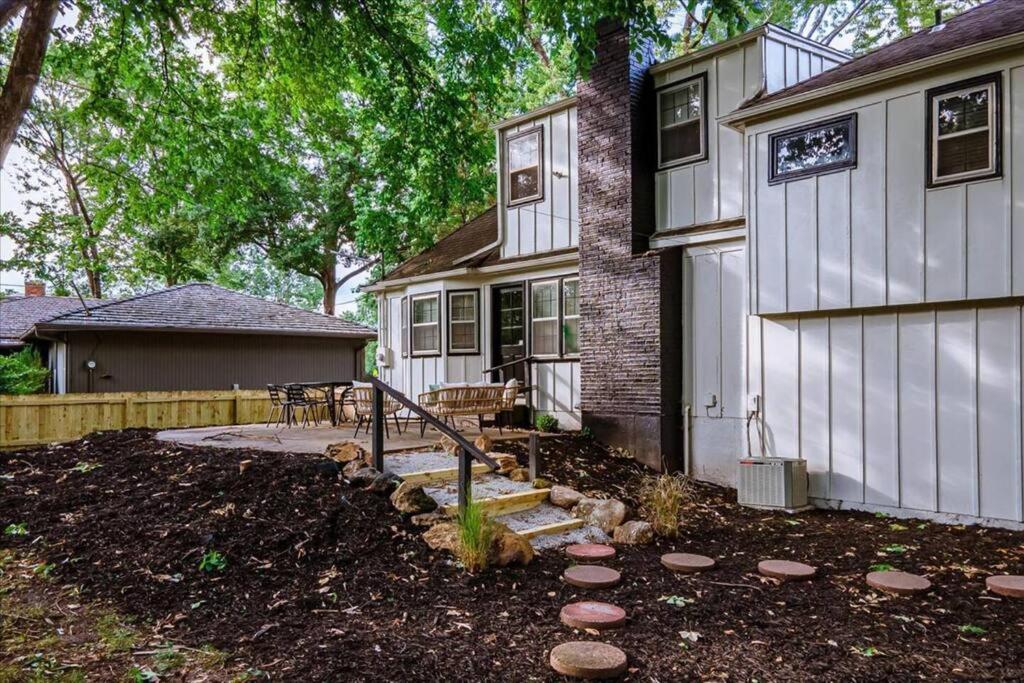Light Bright OP Remodeled Home 4BD 2BTH - Property Image 33