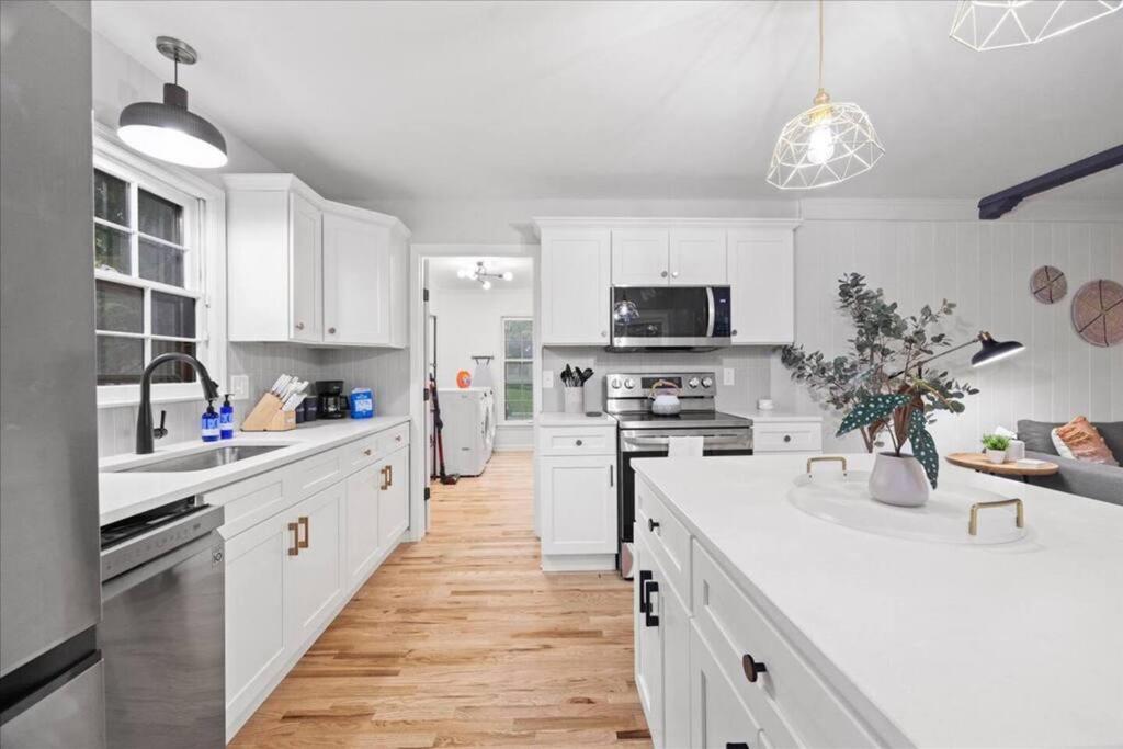 Light Bright OP Remodeled Home 4BD 2BTH - Property Image 36