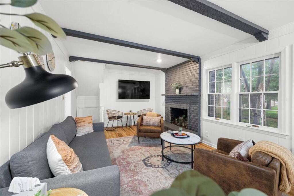 Light Bright OP Remodeled Home 4BD 2BTH - Property Image 39
