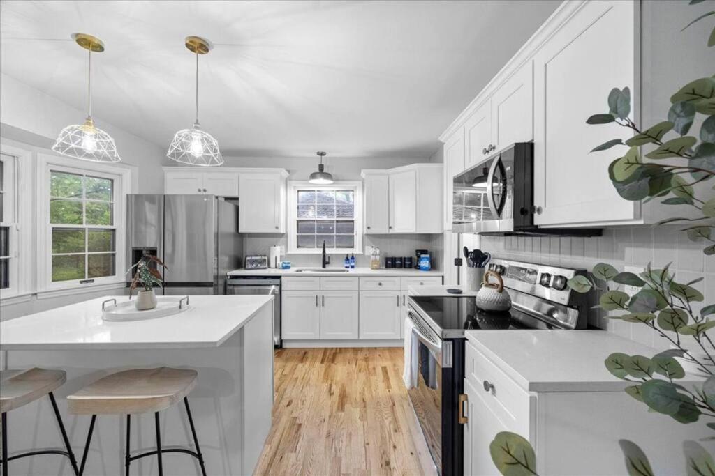 Light Bright OP Remodeled Home 4BD 2BTH - Property Image 40