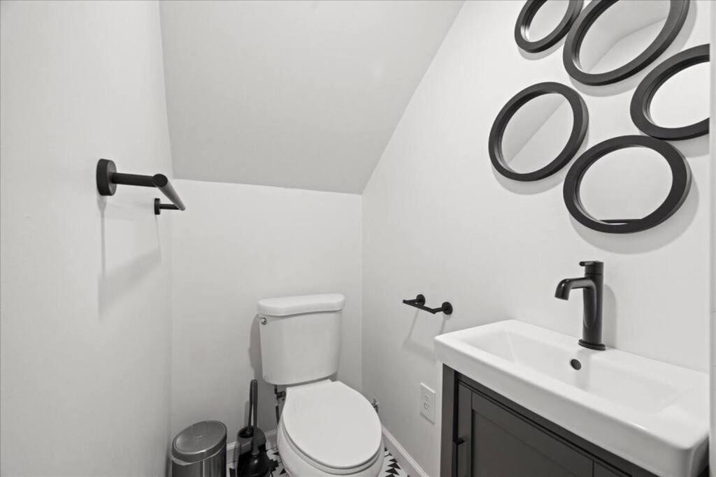 Light Bright OP Remodeled Home 4BD 2BTH - Property Image 41