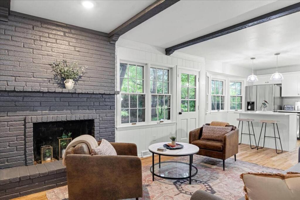 Light Bright OP Remodeled Home 4BD 2BTH - Property Image 48